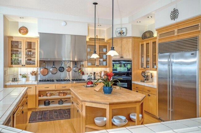 Foto del edificio - 3756 Foothill Rd