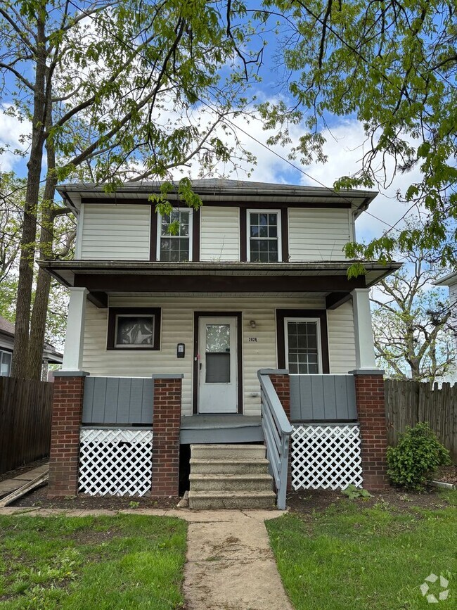 Building Photo - 2828 Apple Ave
