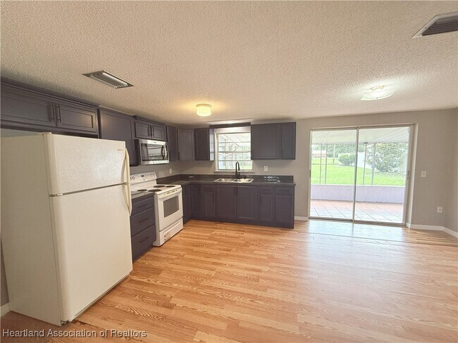 Foto del edificio - 310 Jay Ave