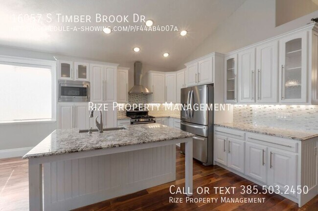 Foto del edificio - 16057 Timber Brook Dr E