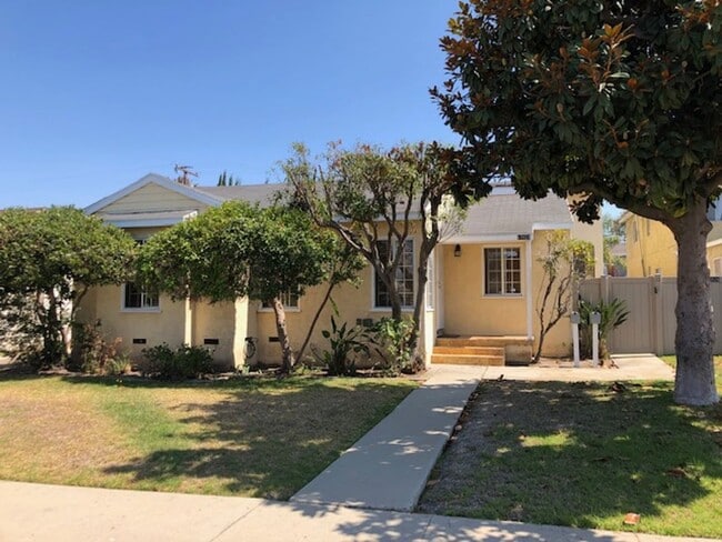 Building Photo - CRENSHAW 17024-17026