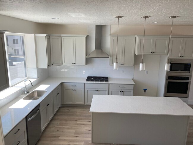 Foto del edificio - Townhome with Rooftop Balcony in Prime American Fork Location