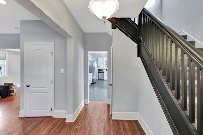 Foto del edificio - 7721 Daniels Ave