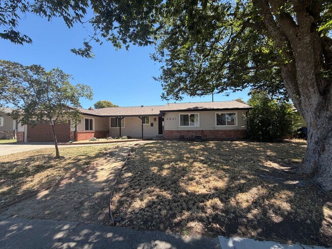 Foto del edificio - 3 Bedroom | 2 Bathroom | Single family home in Golf Course Terrace