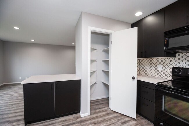 Foto del edificio - 665 23rd St SW