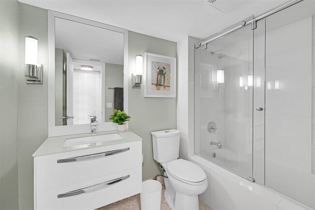 Building Photo - 2660 Carambola Cir N