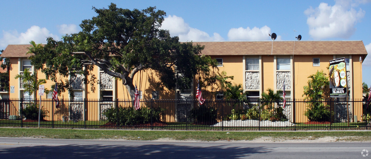 Primary Photo - Gables Edge