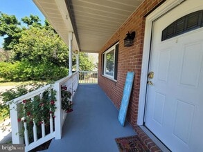 Building Photo - 111 Windcrest Cir