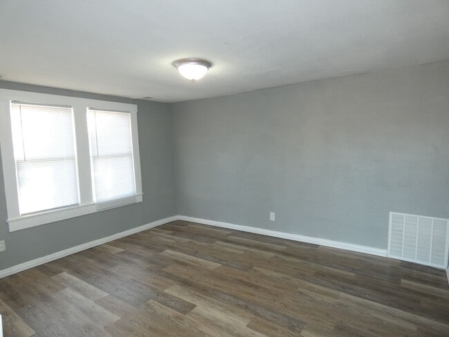 Foto del edificio - 3 bedroom, 1 bath