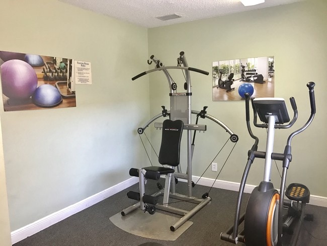 Building Photo - Pine Tree Apartments