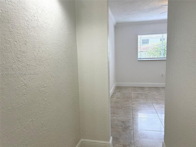 Foto del edificio - 445 SW 11th St
