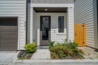 Building Photo - 615 Northew St