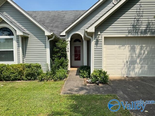 Building Photo - 109 SW Brushcreek Dr