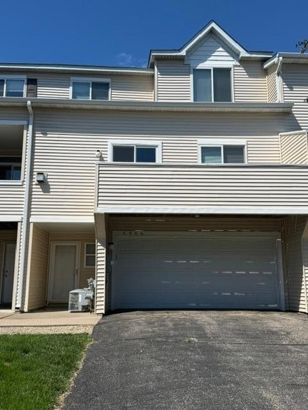 Building Photo - 6886 Meadow Grass Ln S
