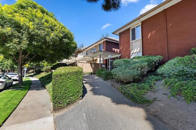 Building Photo - 2755 Country Dr