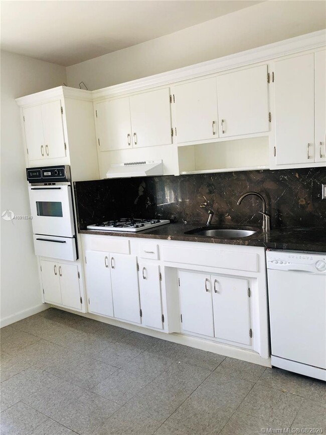 Building Photo - 215 Antilla Ave