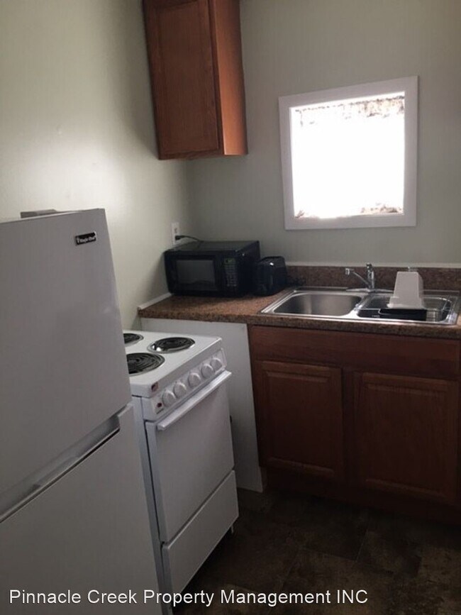 Building Photo - 1 br, 1 bath House - 257 Tunnel Mountain Road