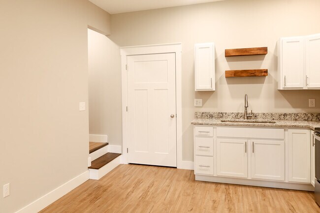 Building Photo - 2410 Textile St