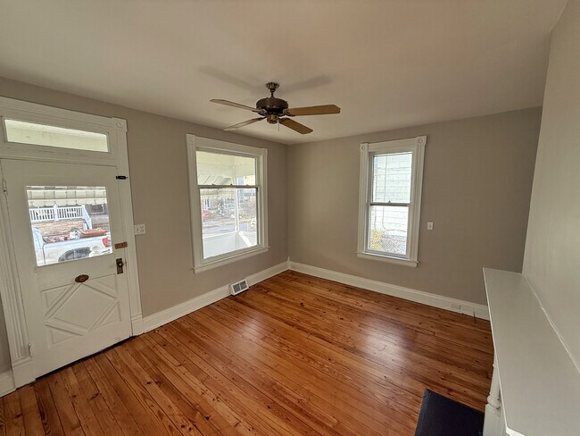 Foto del edificio - 49 Lynwood Ave