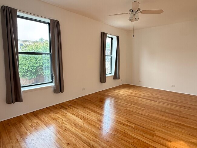 Foto del edificio - 1524 W Jarvis Ave