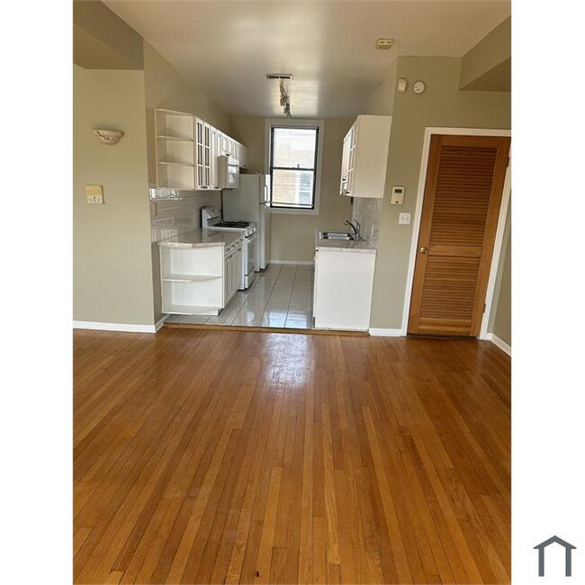 Building Photo - 5730 S King Dr