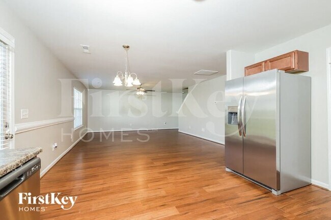 Foto del edificio - 3929 Creekmoore Dr