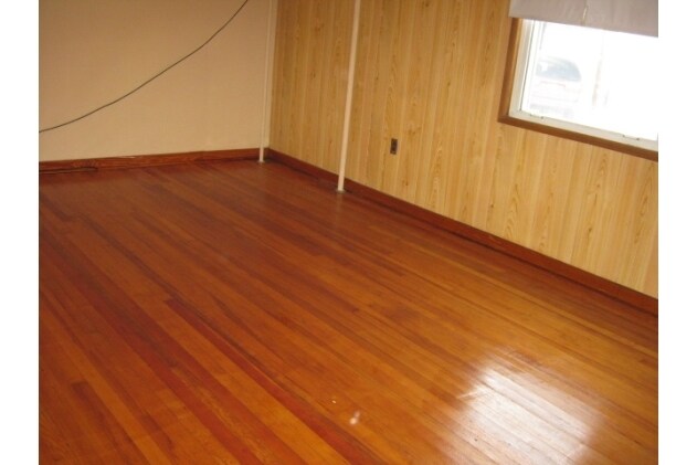 Piso - 200 W Ridge St
