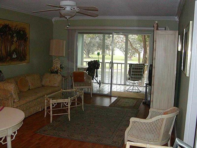 Building Photo - 1030 Country Club Dr