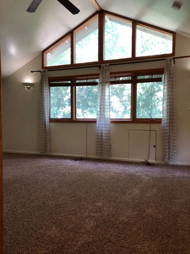 Foto del edificio - *RESERVE FOR SUMMER 2026* 5 Bedroom 3 Bath...