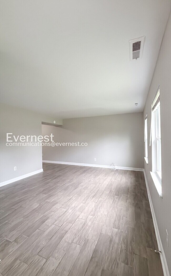Building Photo - 3-Bedroom Home with Spacious Living and Convenient Amenities / Pet-Friendly / Vouchers Accepted /...