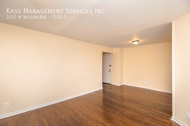 Building Photo - 1532 W Wilson Ave