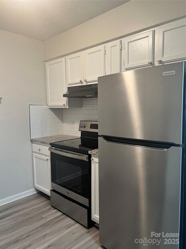 Foto del edificio - 3215 Heathstead Place