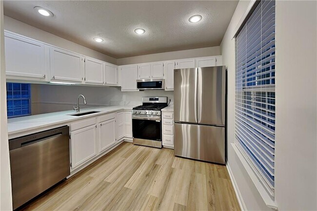 Foto del edificio - 1818 Cres Hill Dr NW