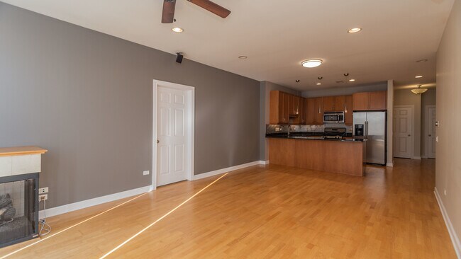 Building Photo - 4553 N Magnolia Ave