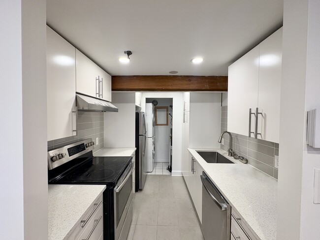 Building Photo - 215 Rue De La Commune