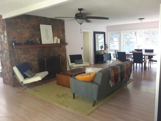 Foto del edificio - 3810 Lockerbie Ln