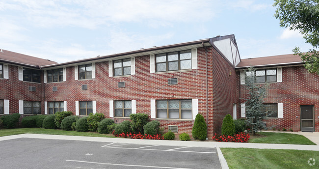 55+ West Babylon Manor Senior Community Apartments - West Babylon, NY ...