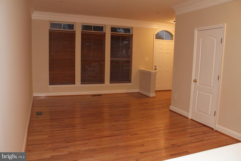 Foto principal - 12958 Clarksburg Square Rd