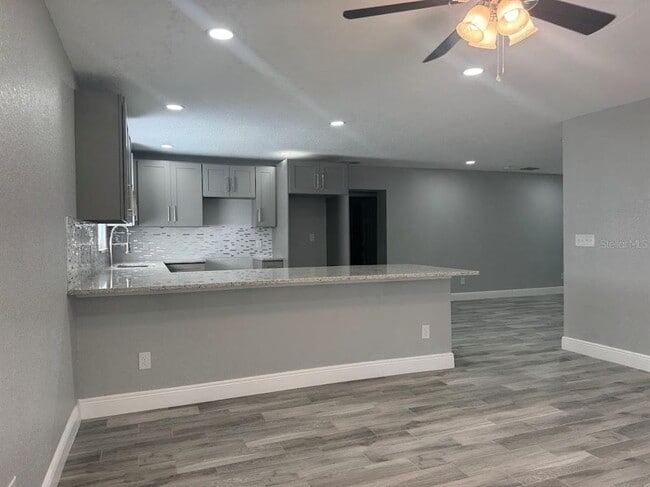 Building Photo - 1916 Verano Dr