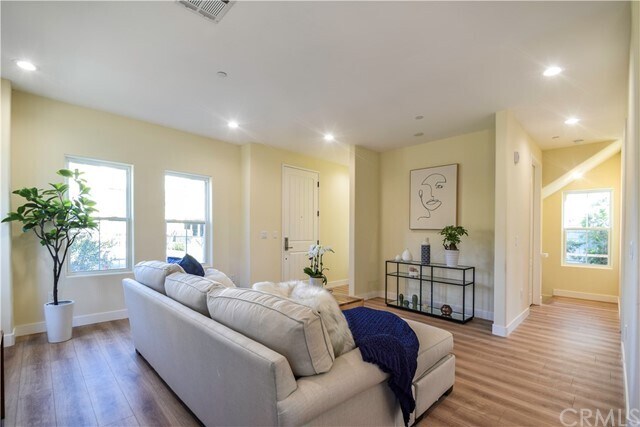 Building Photo - 716 N Stoneman Ave