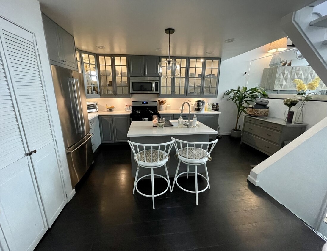 100 Driftwood St, Marina Del Rey, CA 90292 Townhome Rentals in Marina