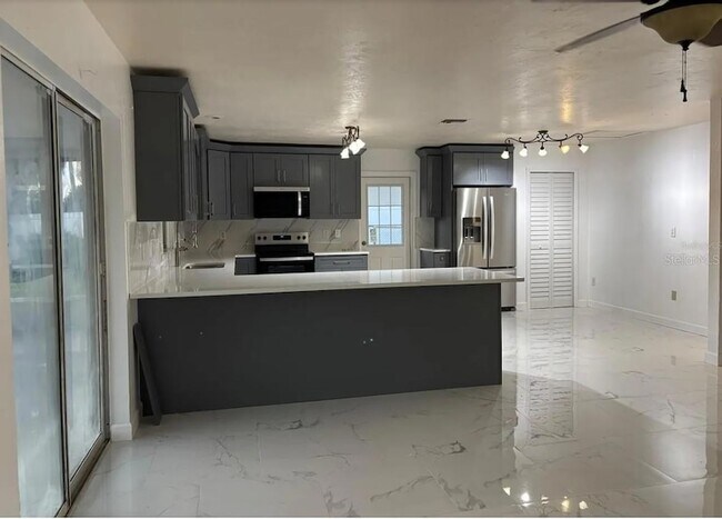 Foto del edificio - 6820 26th St W