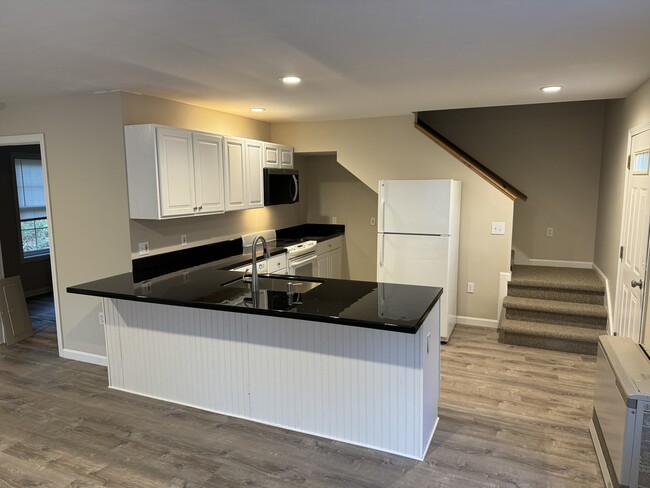 Kitchen - 224 Jeff Heights Rd