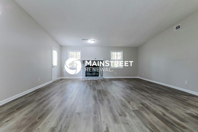 Photo - 3 Bedroom Pet-Friendly Home in Lithonia, GA with Main Street Renewal