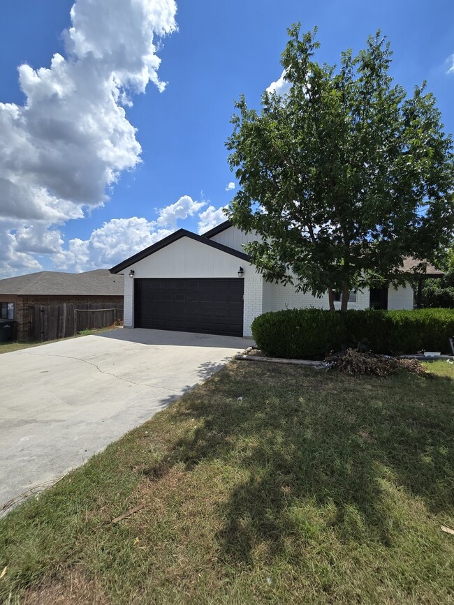 Building Photo - 310 Chestnut Dr