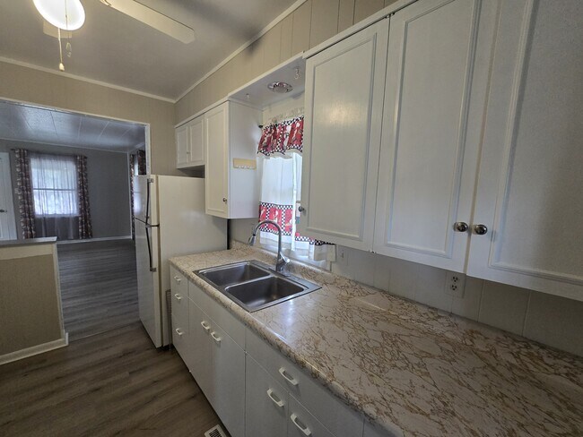 Foto del edificio - 1124 Kern St