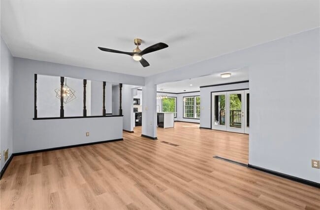 Building Photo - 6809 Lakeshore Dr