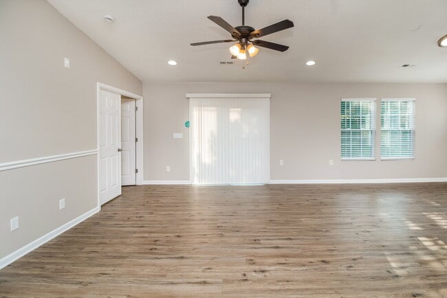 Building Photo - 5874 Mahogany Pl SW