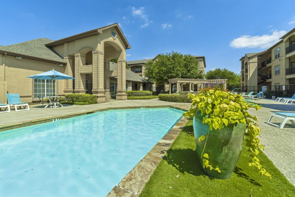Fountains of Burleson Apartments in Burleson, TX