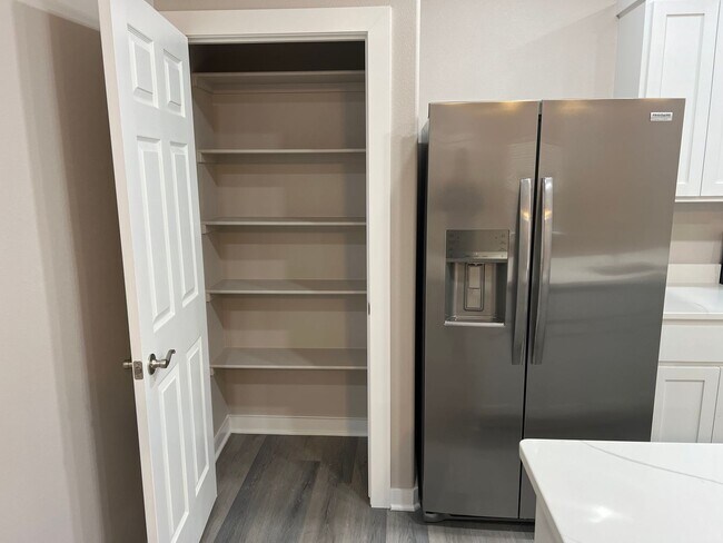 Foto del edificio - 923 Callie Ave